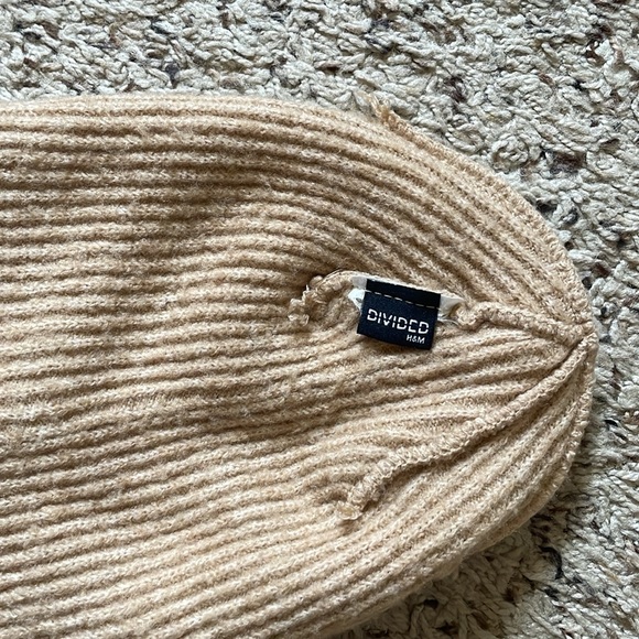 H&M Rib-knit Hat, Beige. - Picture 2 of 3